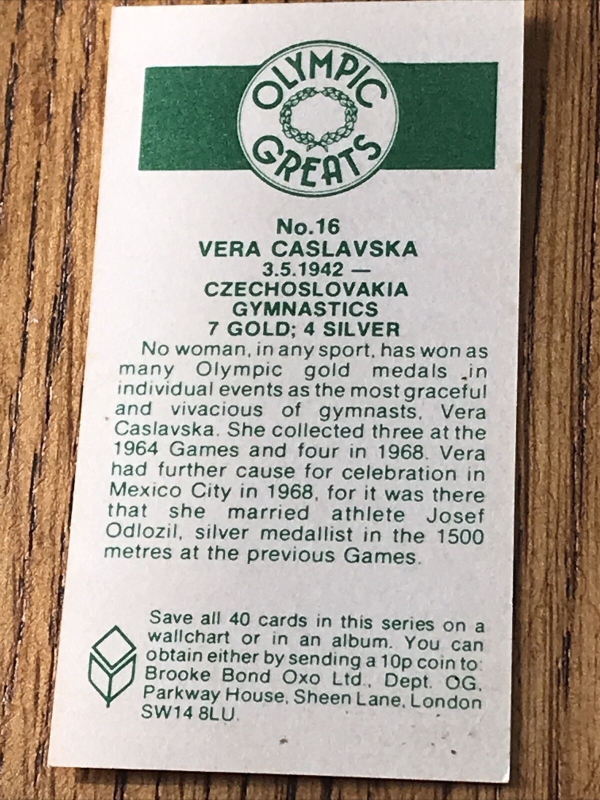 OLYMPICS VERA CASLAVSKA Brooke Bond Tea Card Olympic Greats #16 1964 1968 Gymnas