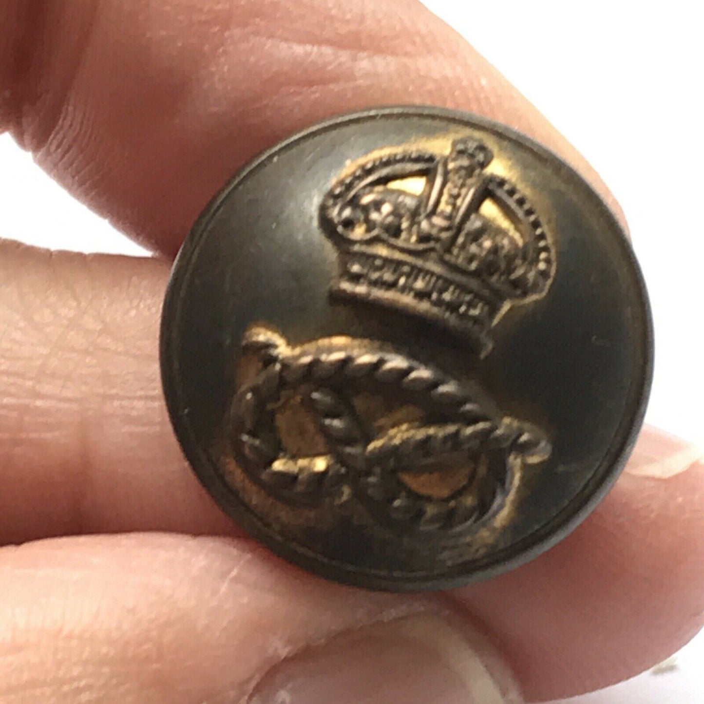 SOUTH STAFFORDSHIRE REGIMENT MILITARY BUTTON 18mm Kings Crown 1881-1959 British