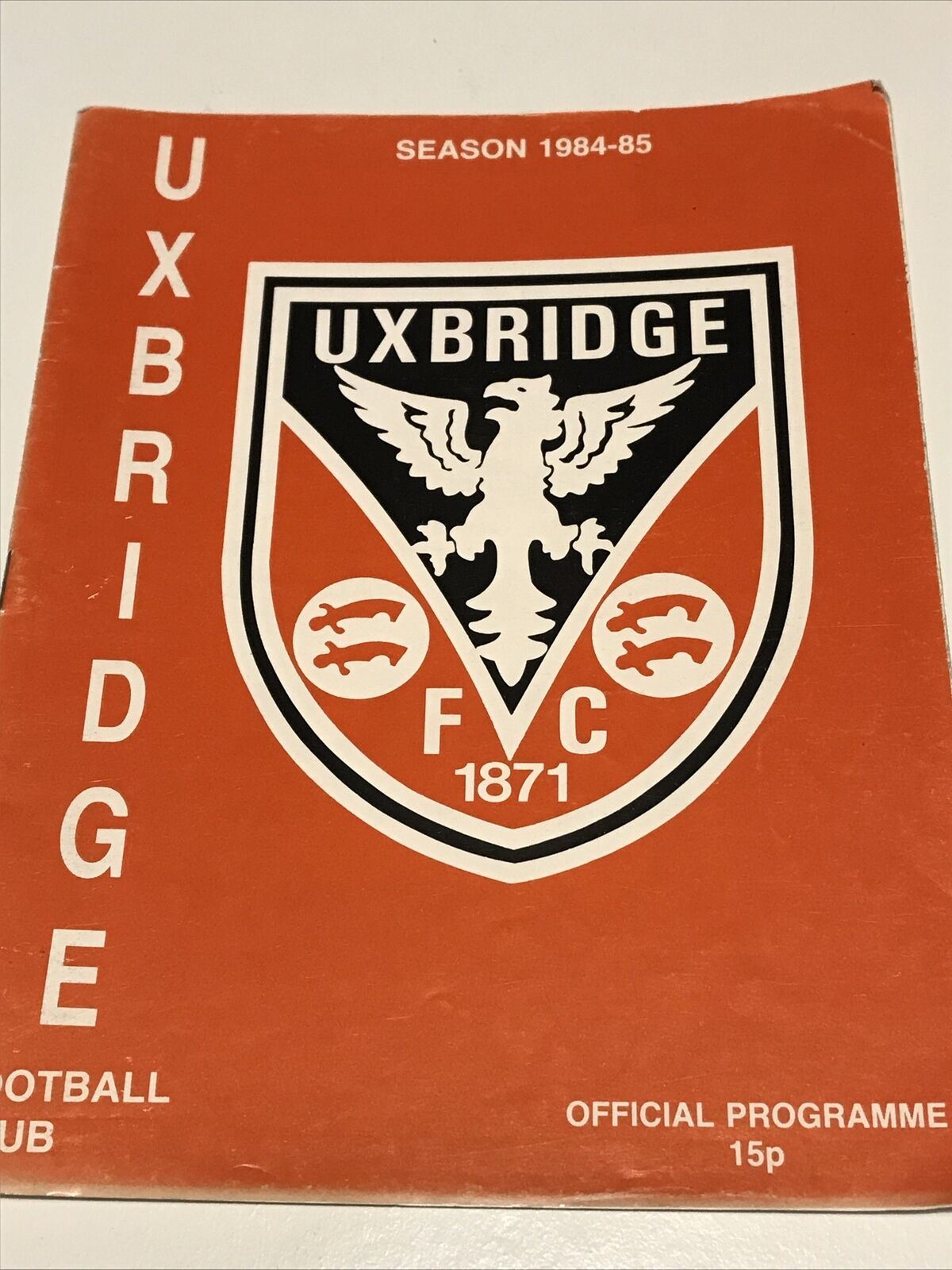 Football Programme Vintage 80s UXBRIDGE V GRAYS ATHLETIC April 1985 JON FLANAGAN