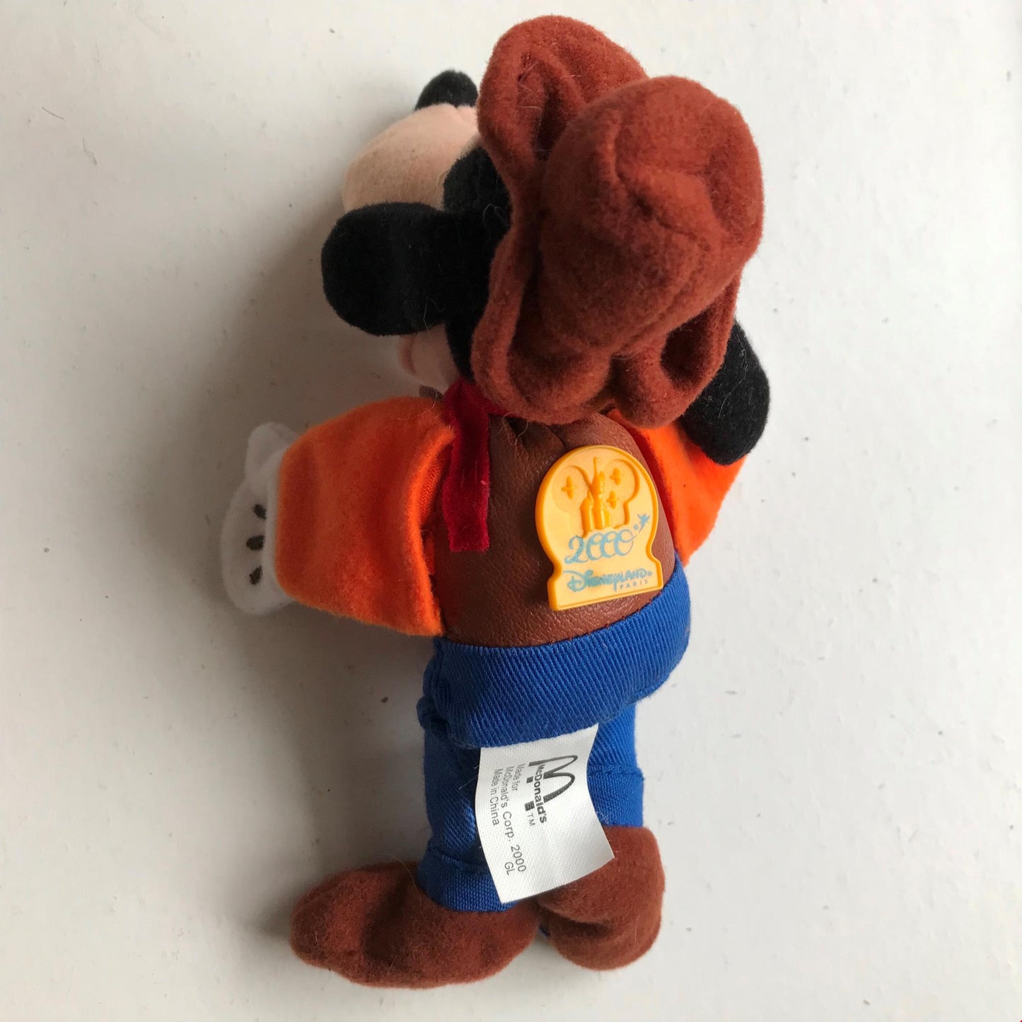 McDonald’s DISNEYLAND PARIS HAPPY MEAL TOY 2000 SHERIFF GOOFY North America VINTAGE PLUSH