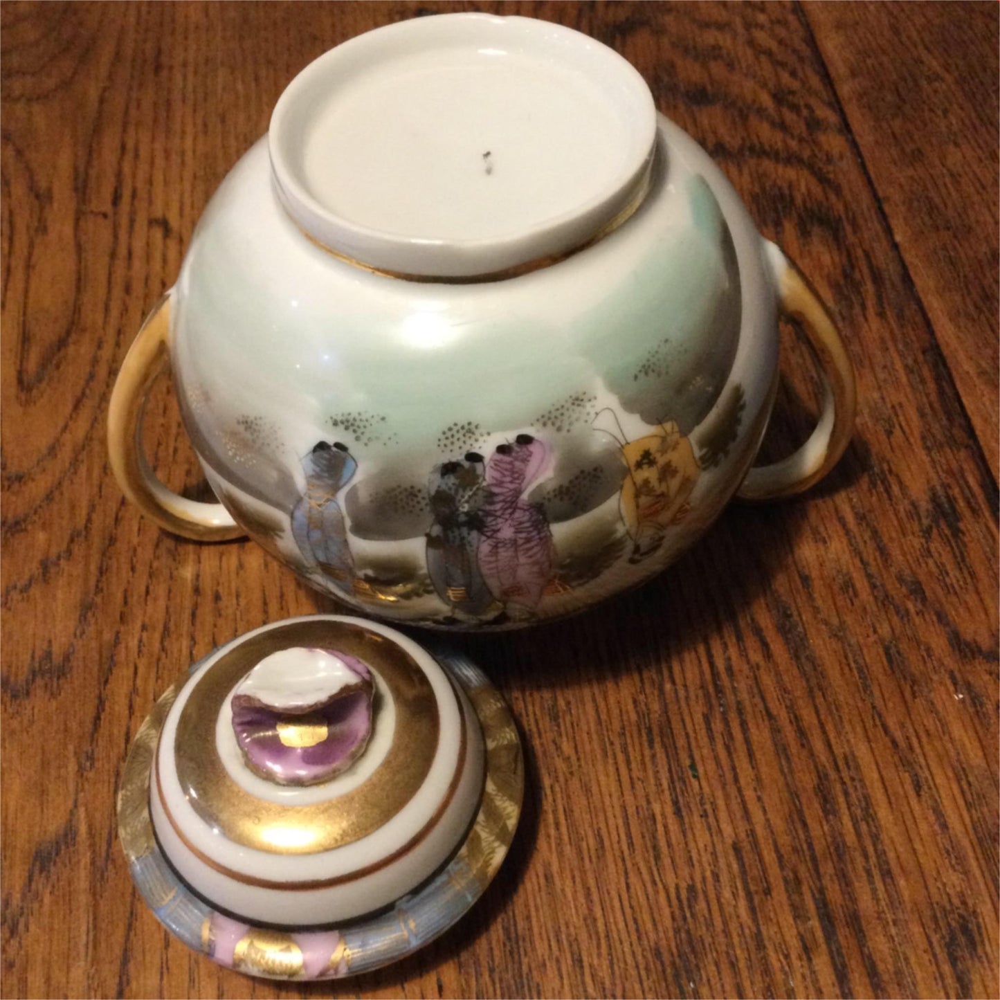 Vintage Japanese lidded pot / sugar bowl. Kutani style. Hand painted. Beautiful