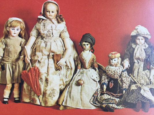 POSTCARD SHOWING DOLLS FROM LILLIPUT DOLL MUSEUM ISLE OF WIGHT, FRENCH BISQUE