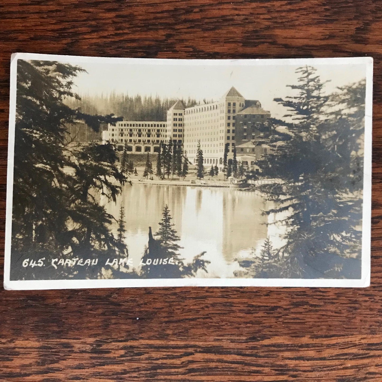 Vintage 1930s postcard CHATEAU LAKE LOUISE Fairmont Canada