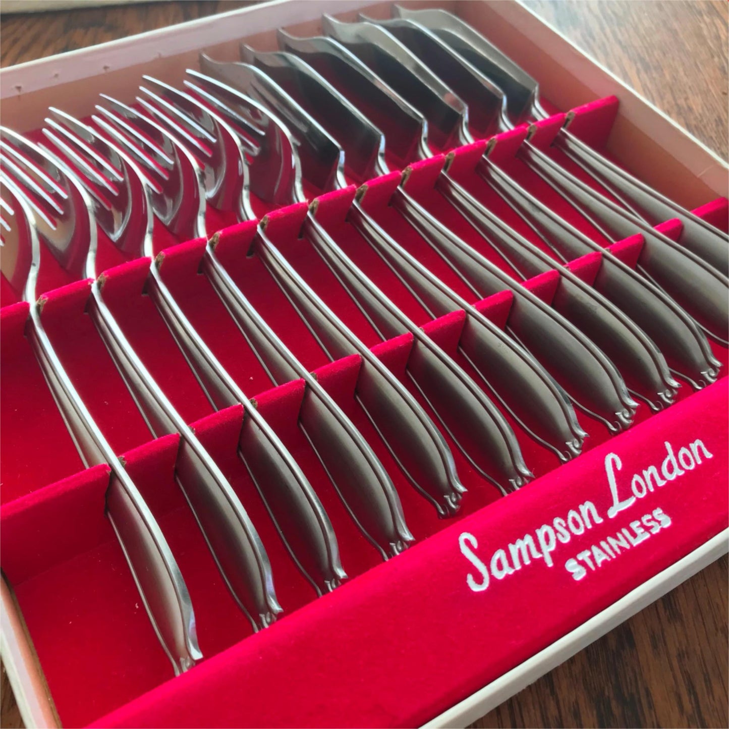 Boxed set of 6 Amefa Holland fish knives & forks Sampson London stainless steel