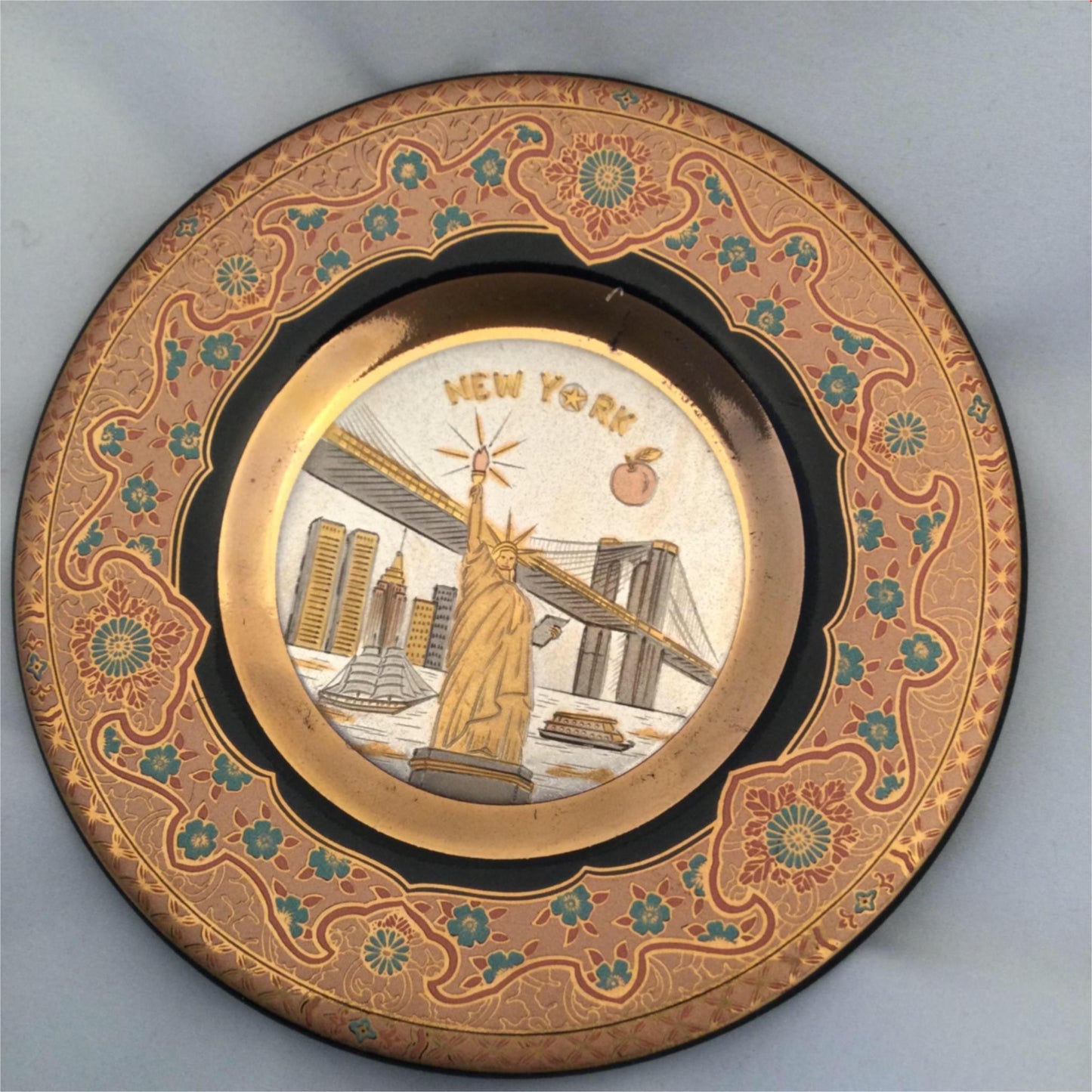 New York Souvenir pin dish 4 inch. The Art of Chokin. Statue of Liberty. Gold