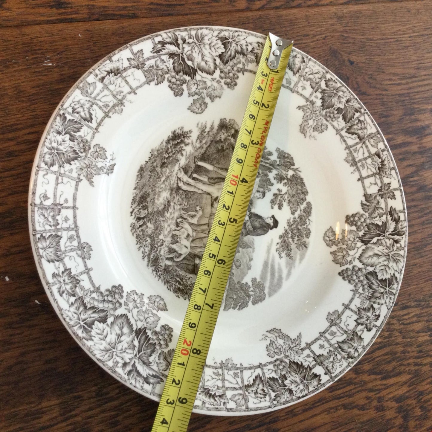 Pretty Copeland Spode’s Byron plate vine leaf design hunting scene in centre