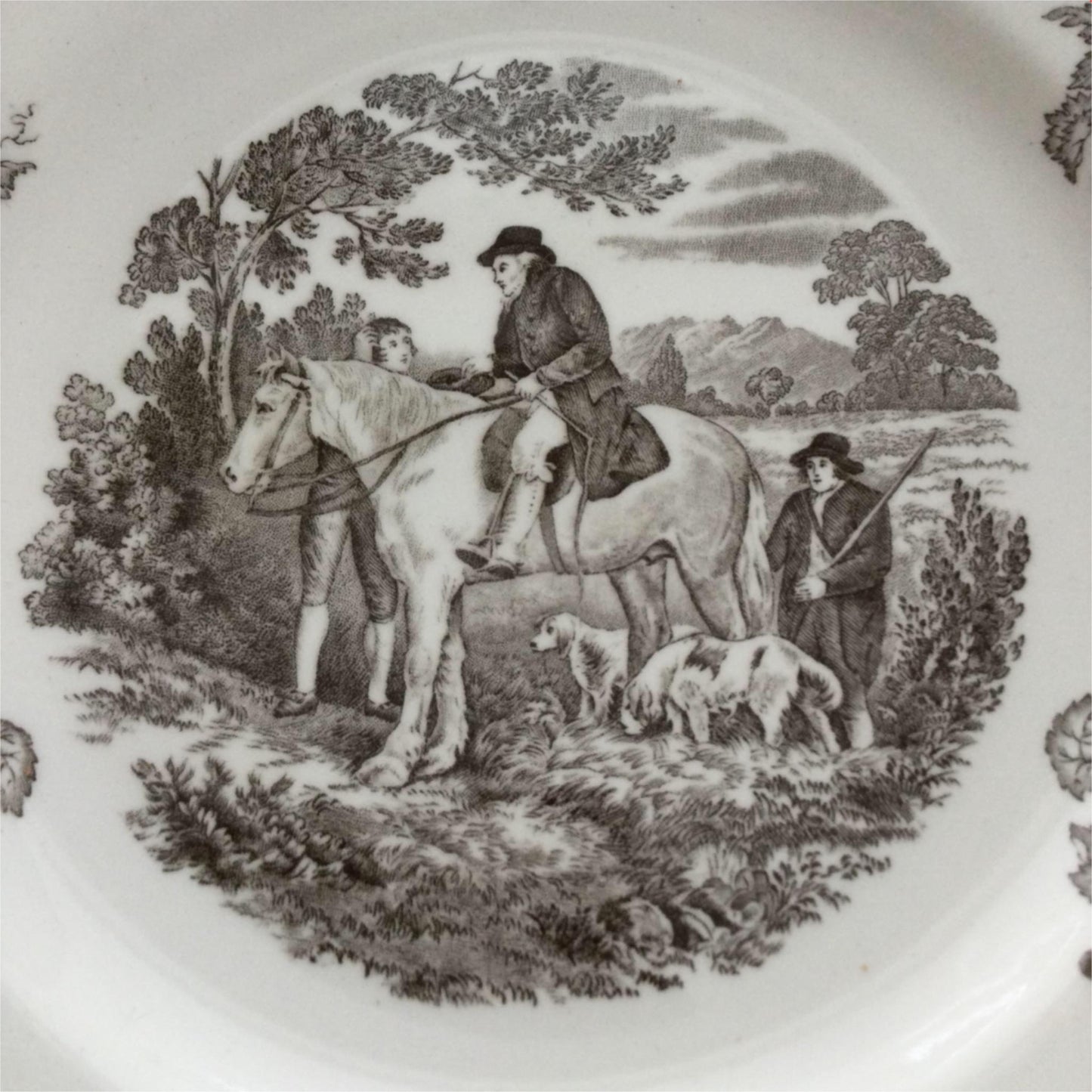 Pretty Copeland Spode’s Byron plate vine leaf design hunting scene in centre