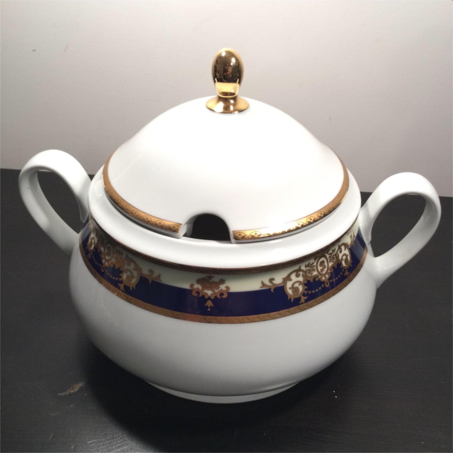 Czech porcelain THUN KARLOVARSKY Large soup stew bowl tureen pot white navy gold