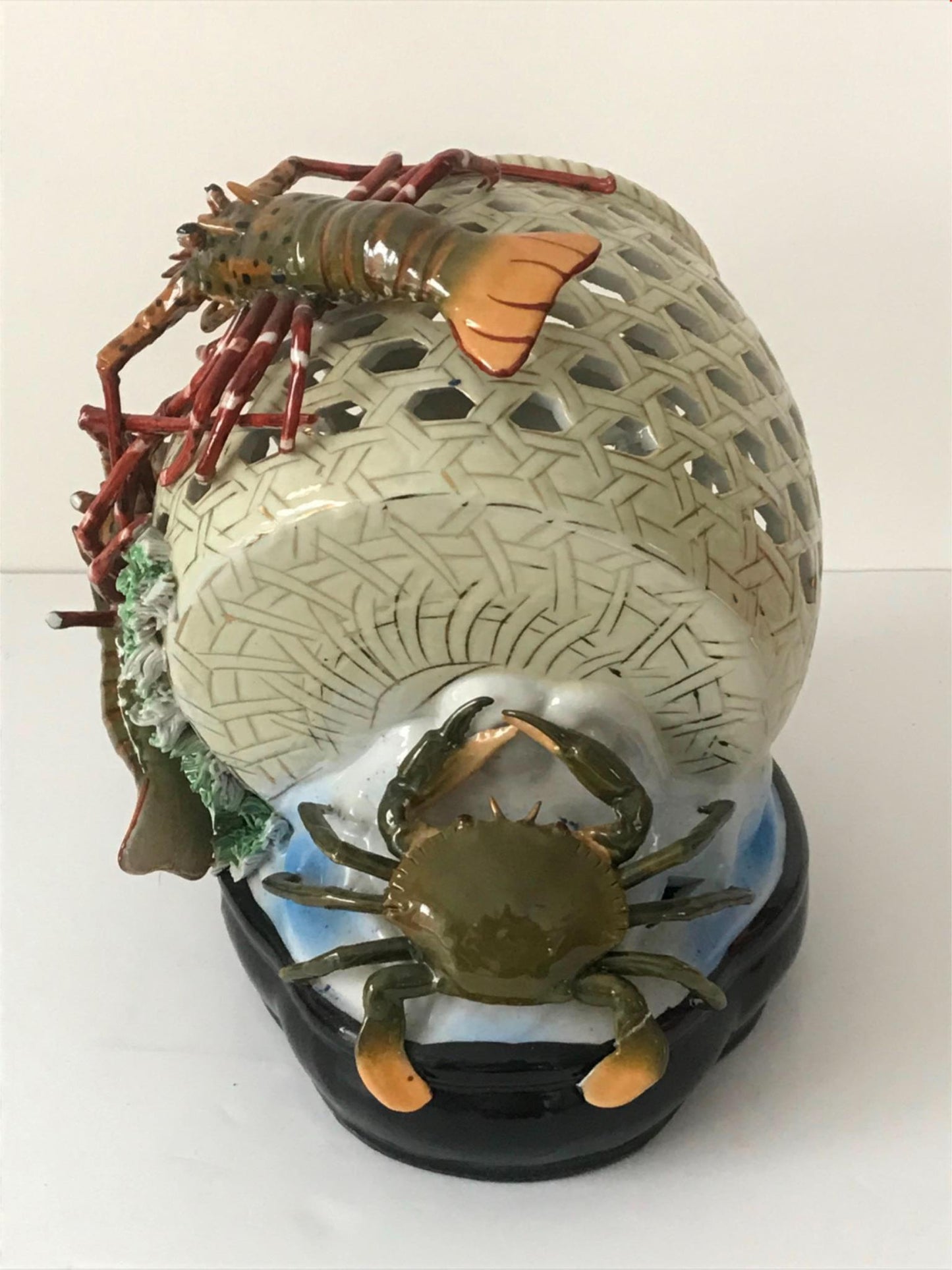 Stunning rare majolica lobster pot with crabs crayfish 25cm  Restaurant decor