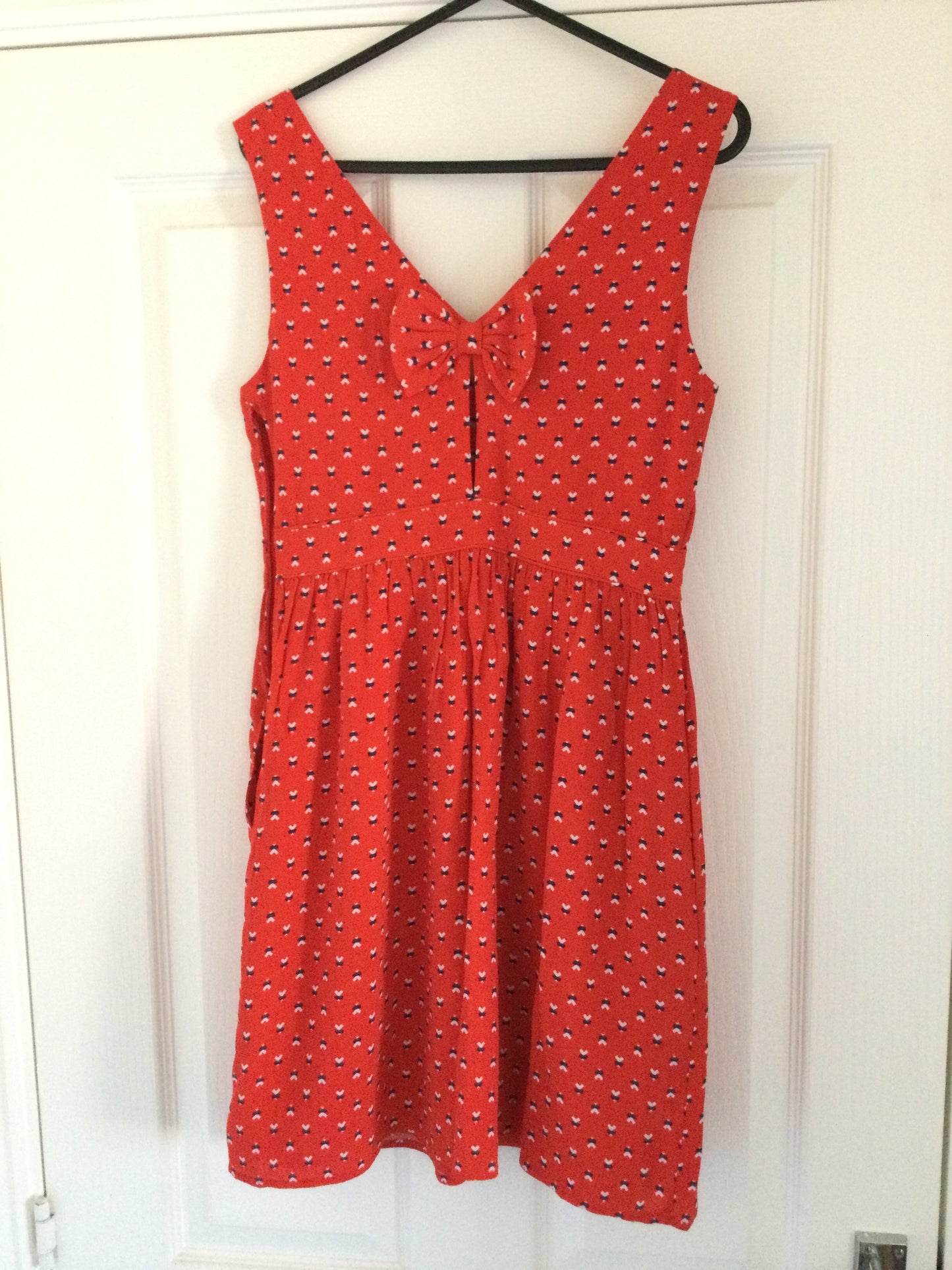 Jack Wills Dress Size 8. Red Ditsy print. Bow Detail. Pretty summer dress. Party Dress Mini Dress Short Dress